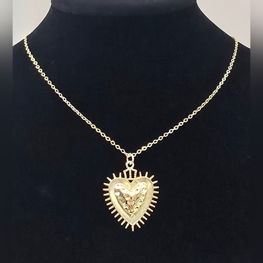 Spikey Heart of Gold Pendant Necklace - Picture 6 of 7
